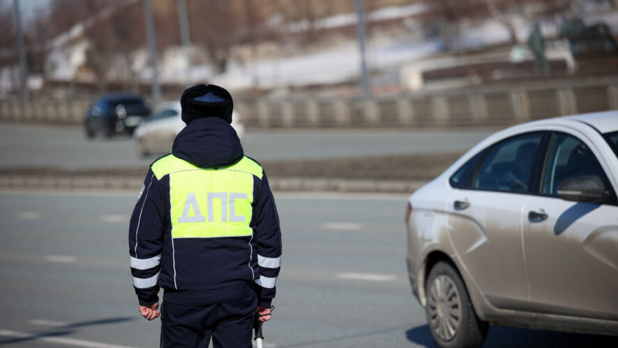 В Казани начали рейды по эвакуации грузовиков, мешающих уборке снега и проезду