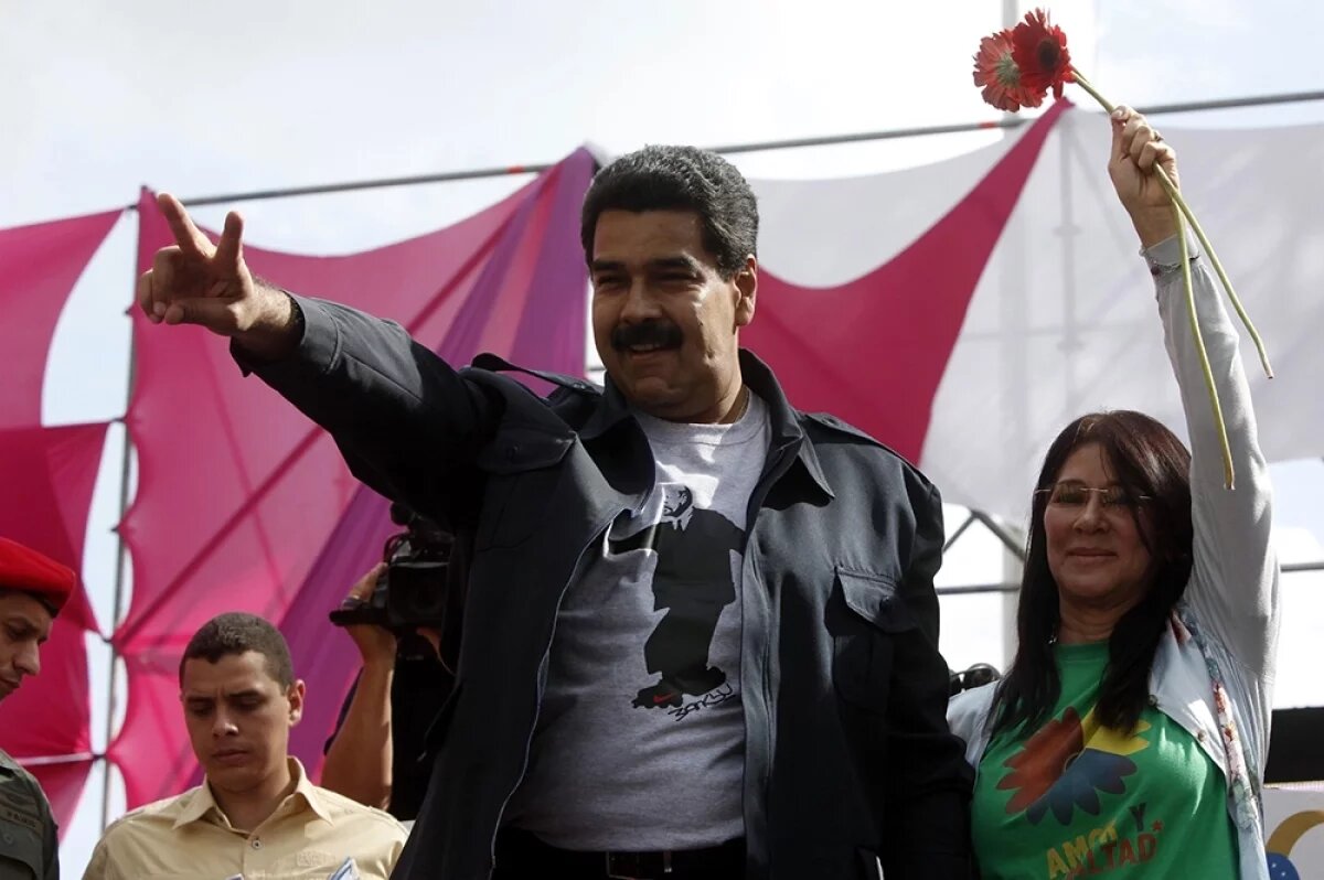    Захватили в спальне: как жили в Каракасе Мадуро и его жена Силия Флорес