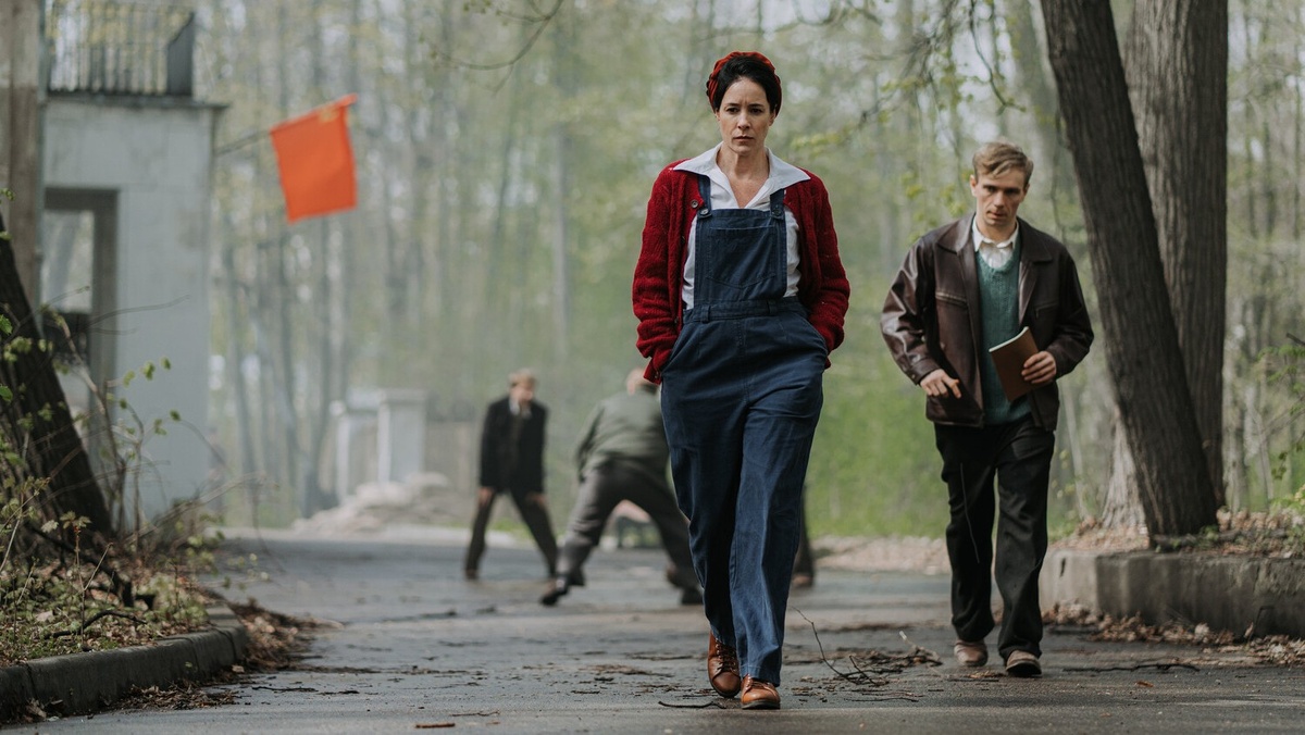 Кадр из сериала "Атом"