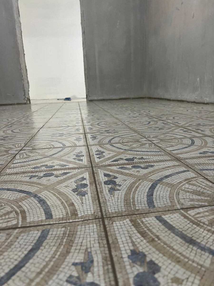 Напольный испанский керамогранит 20 на 20 см 