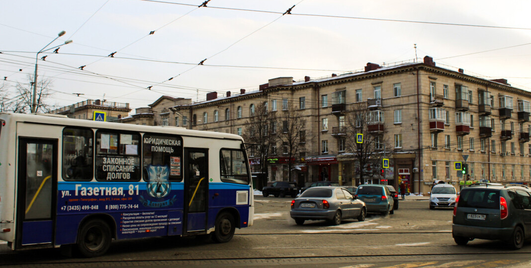 Какой поворотник нужно включать при заезде на кольцо: в ГАИ разъяснили все нюансы