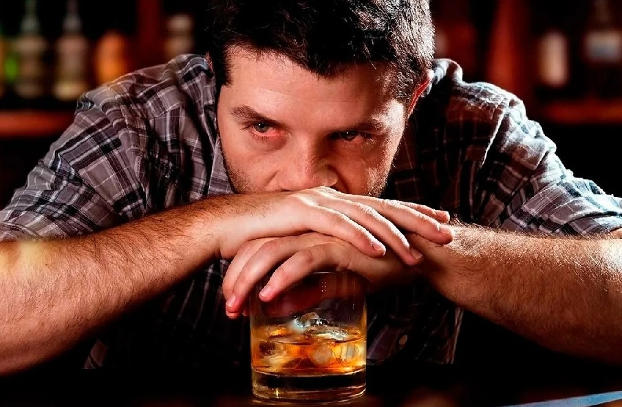 Алкоголь разрушает отношения (фото из сети)