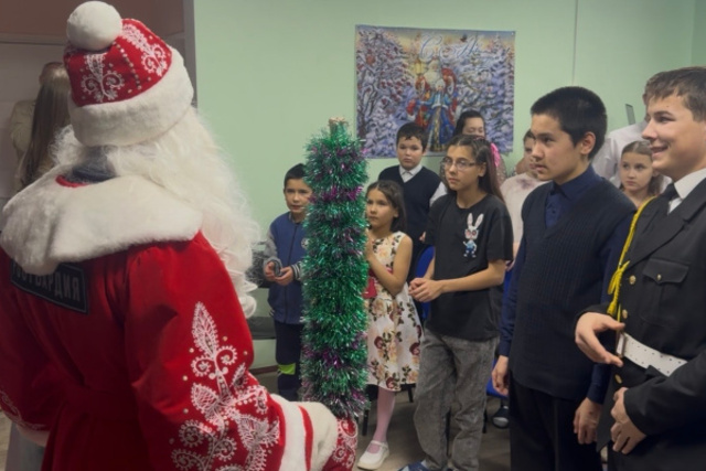 Тверские росгвардейцы организовали акцию «Дед Мороз специального назначения»