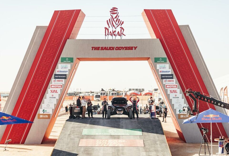    Две недели впереди: экипаж Сергея Ременника вышел на старт «Дакара-2026»Сергей Ременник