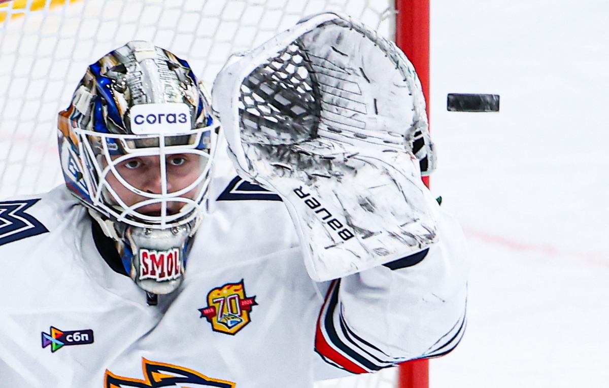    Вратарь "Металлурга" Александр Смолин  Петр Ковалев/ТАСС