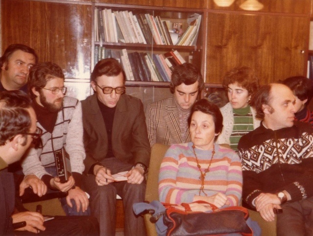 Встреча активистов алии с израильской делегацией на частной квавртире. Слева направо – В Рапопорт, Г.Генусов, Л.Зелигер (переводит с иврита), М.Кац, И.Кац, Д.Фрадкин. 1979 г.