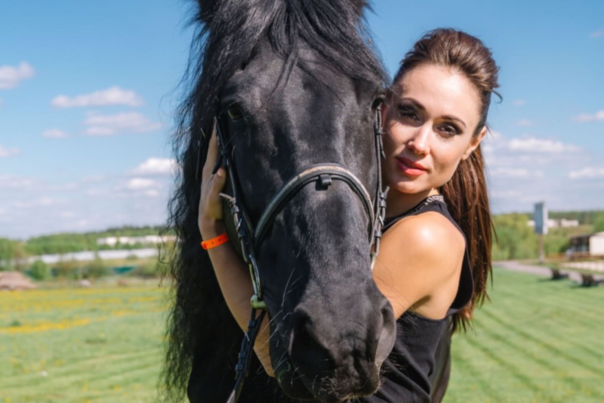     «Я бессмертная. Берегите семьи»: Елена Товстик после развода с изменщиком обратилась к всем женщинам России