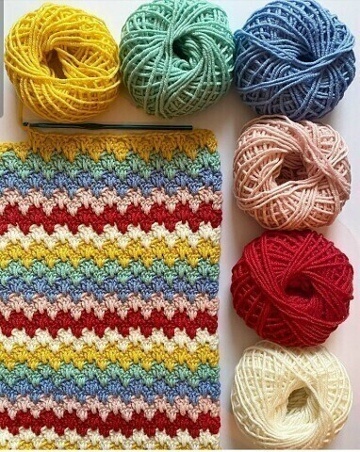 Уникальные узоры крючком для одежды, сумок и ковриков: идеи и схемы