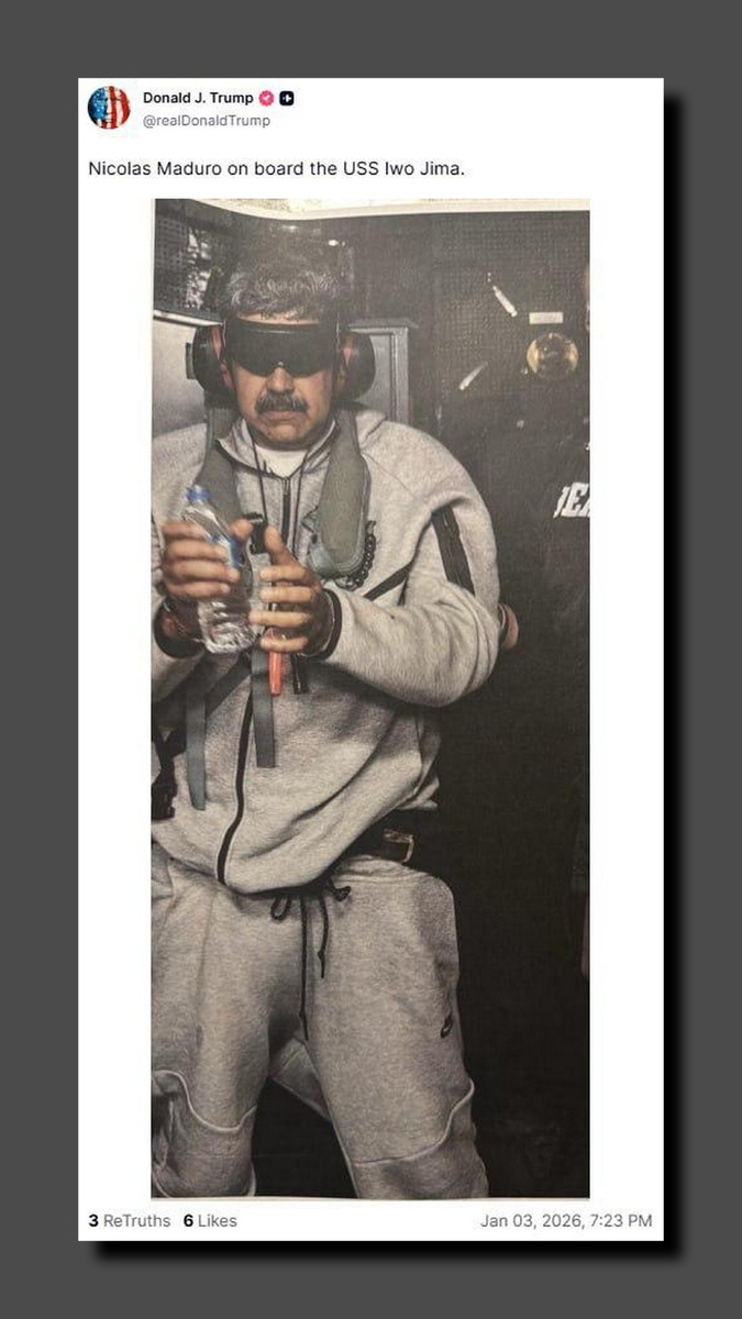 Трамп опубликовал фото захваченного Мадуро. Президент находится на борту авианосца США, который следует в Нью-Йорк. На глазах у Мадуро маска, на голове наушники, чтобы исключить возможность для венесуэльского президента понимать, где он и что происходит вокруг.