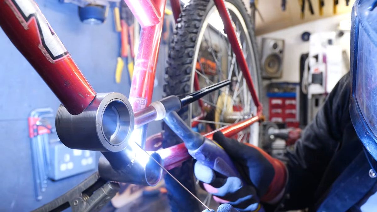    Энтузиаст сделал велосипед с магнитной подвеской [ВИДЕО]