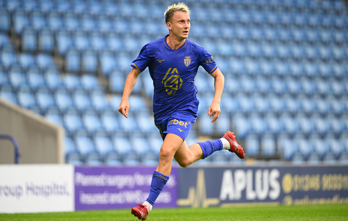    Полузащитник "Монако" Александр Головин  Clive Mason/Getty Images