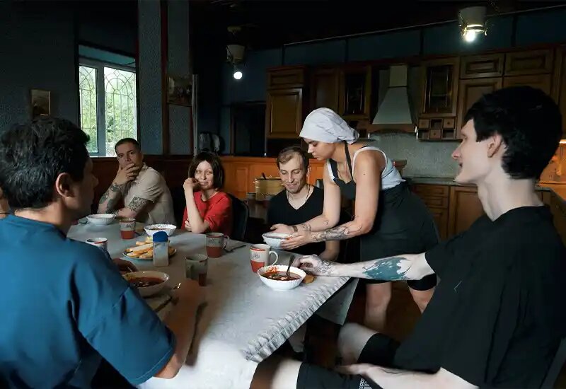 Столовая в главном корпусе реабилитационного центра Свобода, г. Москва