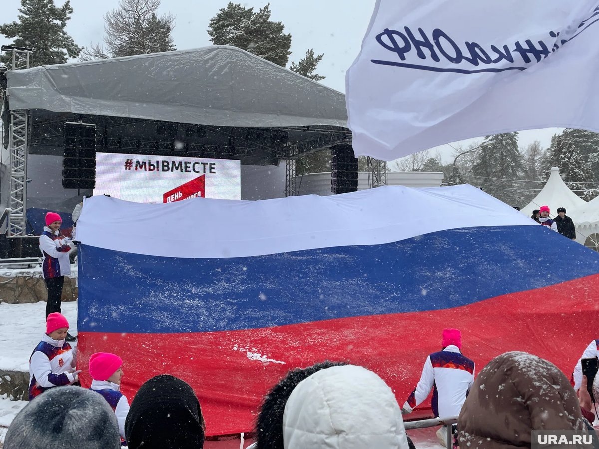     В Сети начала вируситься песня о народном единстве, написанная в Челябинской области