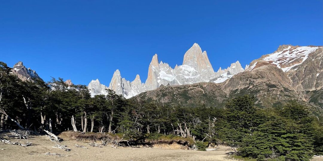 Предновогоднее утро началось красочным рассветом на пляже, продолжилось завтраком, после которого мы уже всей группой вышли в путь к