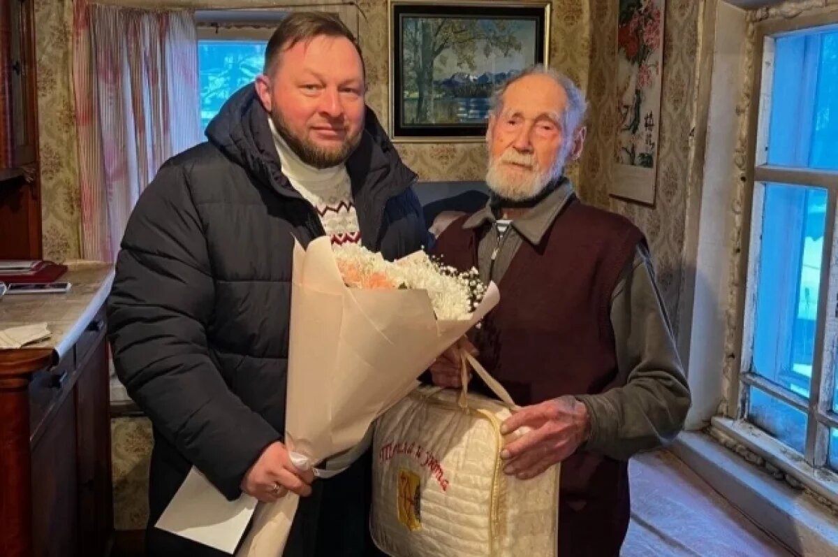    В 2025 году Василию Васильевичу присвоили звание «Почётный гражданин города Кирова».