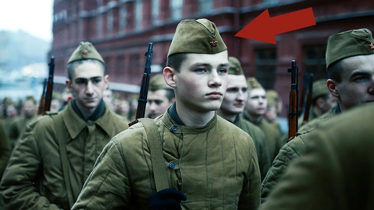 Пилотка прочно рисует образ солдата