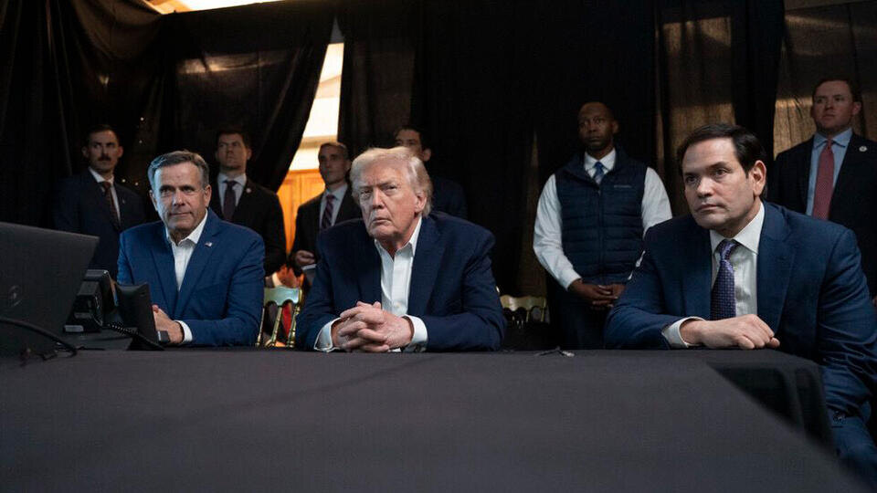     Белый дом опубликовал фото с Трампом, наблюдавшим за ходом операции в Венесуэле X/The White House