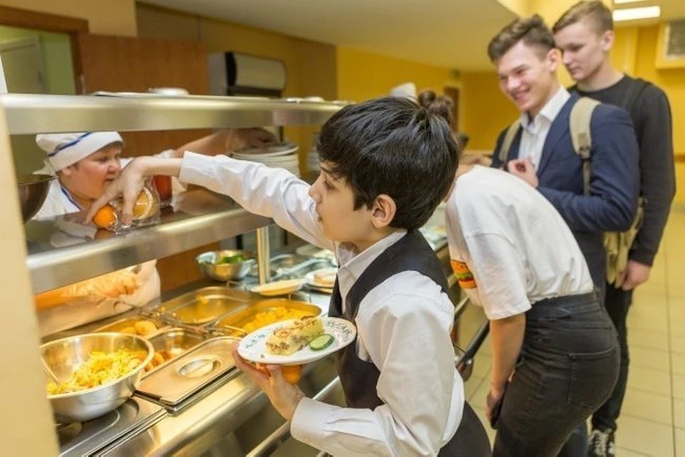    В школьных столовых может появиться два новогодних блюда: подробности Олег ЗОЛОТО