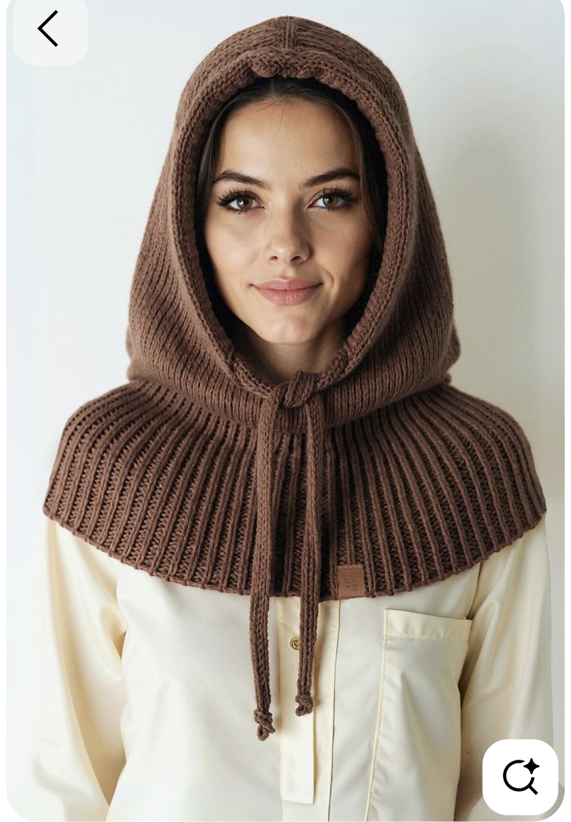 Огромное количество всяких фасонов. Маленьких больших. Вот этот носится сверху на пуховик, куртку или шубу.