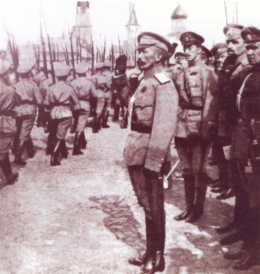 Лавр Гео́ргиевич Корни́лов  — русский военачальник, генерал от инфантерии. Военный разведчик, военный атташе, путешественник-исследователь (1898—1904, 1907—1911, всего 10 лет). Герой русско-японской и Первой мировой войн. Верховный главнокомандующий русской армией (июль — август 1917 года).