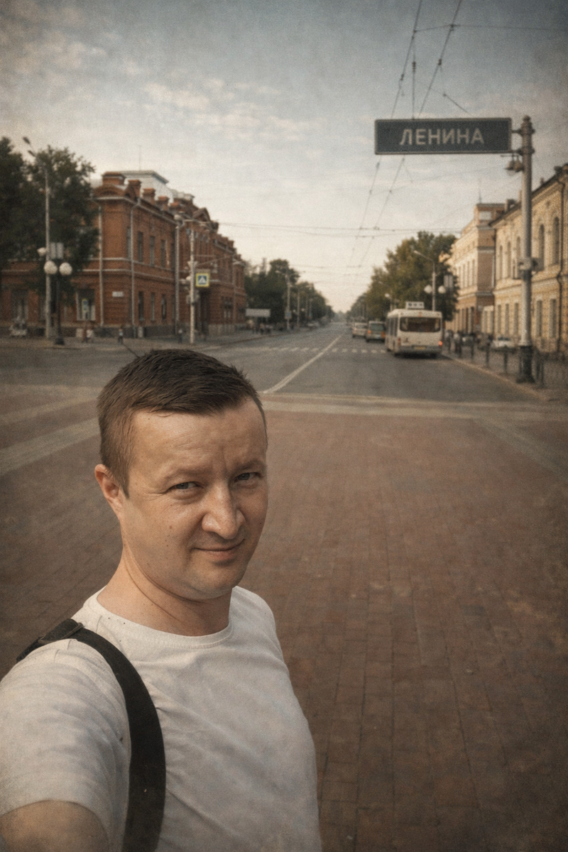 Название родом из СССР — само название «Детский мир» появилось ещё в 1947 году, а с середины 1950-х превратилось в культовое название крупных детских магазинов по всей стране, включавших игрушки, одежду и школьные товары. Wikipedia