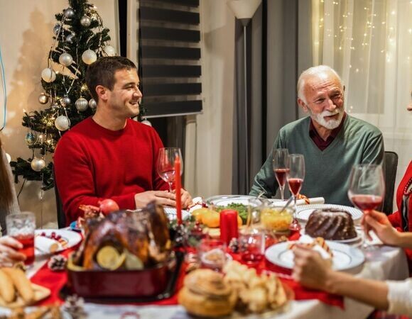 Сделайте это перед застольем, и вечеринка не приведет к скачкам сахара и неприятным последствиям — диетологи
