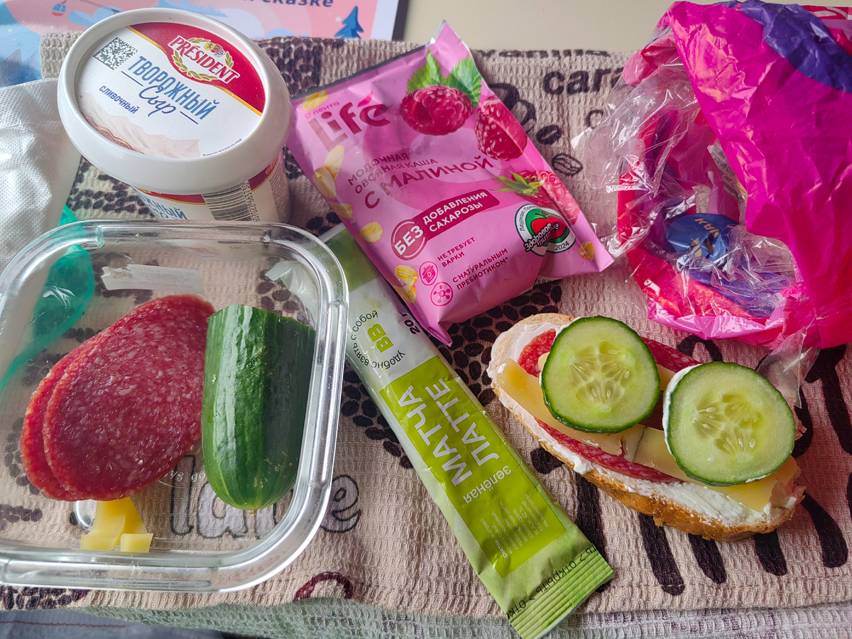 Не покупайте этот напиток в зеленом пакетике. Первый продукт из Вкусвилла, который оказался для меня просто отвратным. Вылила и заварила обычный кофе 3 в 1