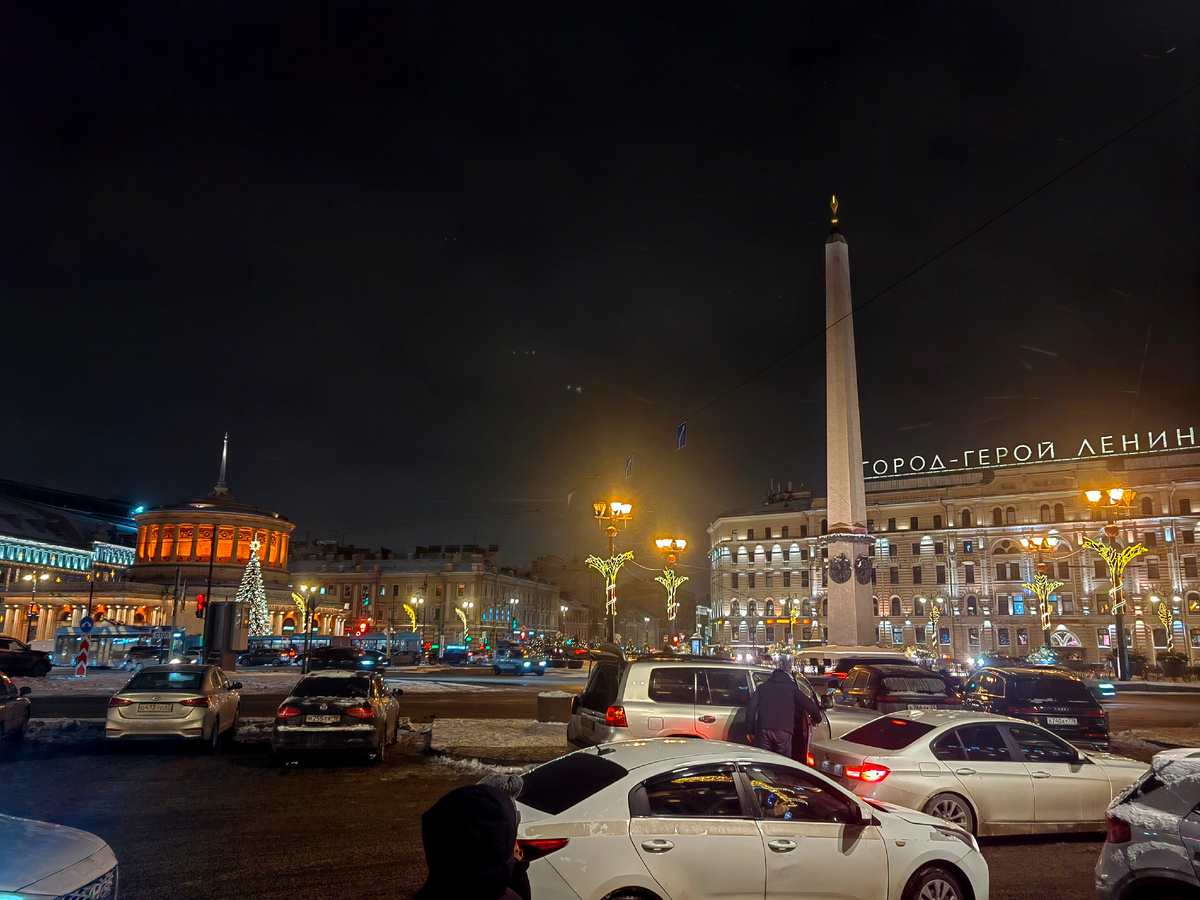 Парковка с шикарным видом у Московского вокзала