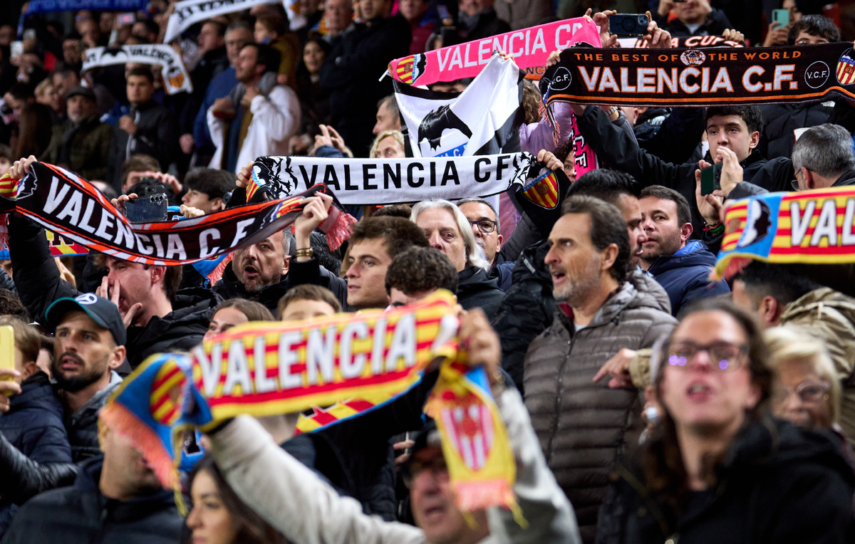    Болельщики "Валенсии"  Alex Caparros/Getty Images