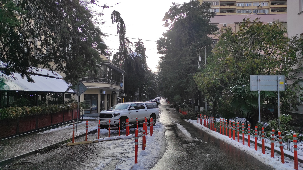 На улице стало повеселее: прохладно, но солнечно и луж нет. Фото: Кирилл Полиенко / Polienko: путешествуем вдвоём