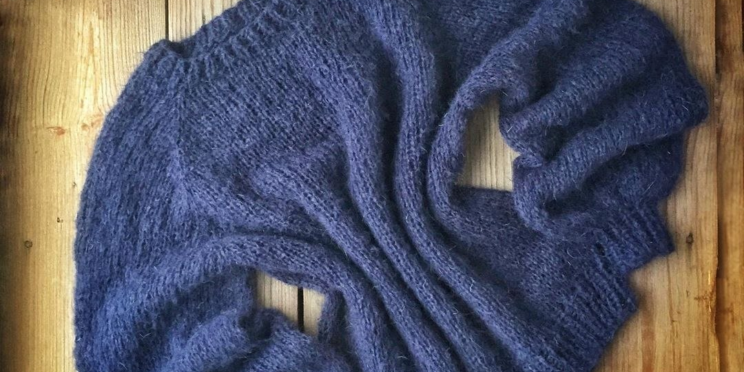 Реглан спицами для начинающих: вяжем идеальный джемпер сверху