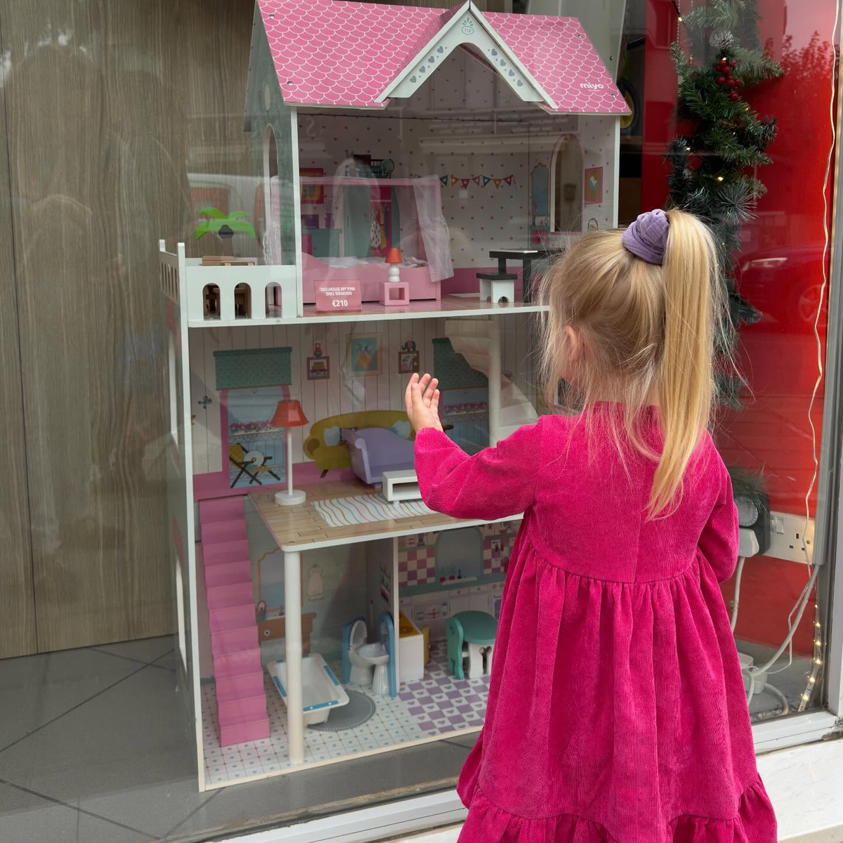 Дом деревянный с деревянной мебелью. Это по нашему! 