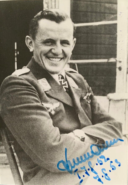 Хельмут Беннеманн - хороший ас и командир. Минусом его была слабая подготовка кадров новых асов. 