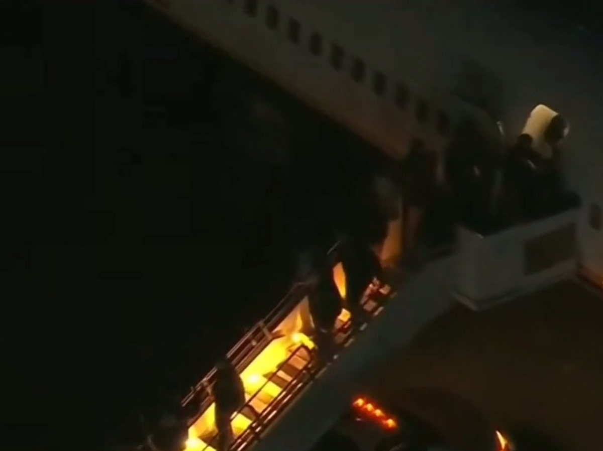    Николаса Мадуро, предположительно вывели с борта самолета в аэропорту Нью-Йорка. Кадр из трансляции | © Fox News