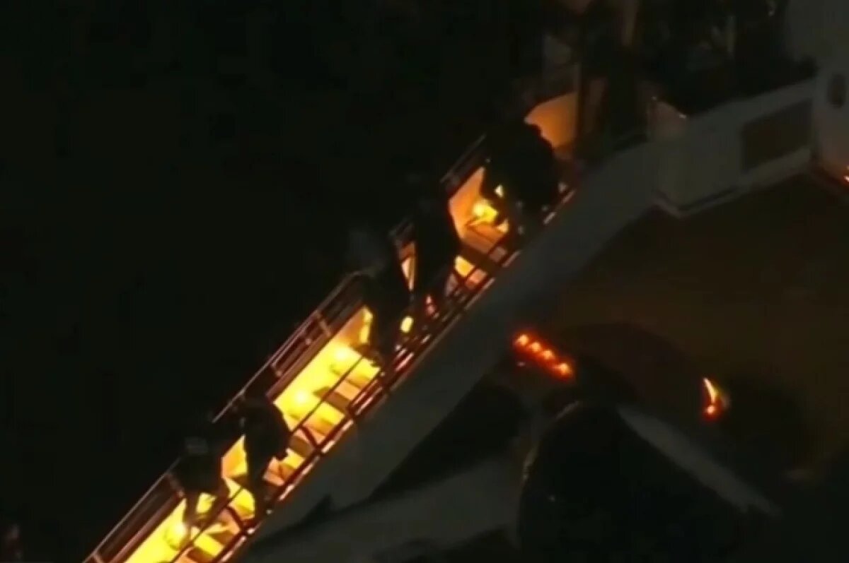    Мадуро и его жену, предположительно, вывели с борта самолёта в Нью-Йорке