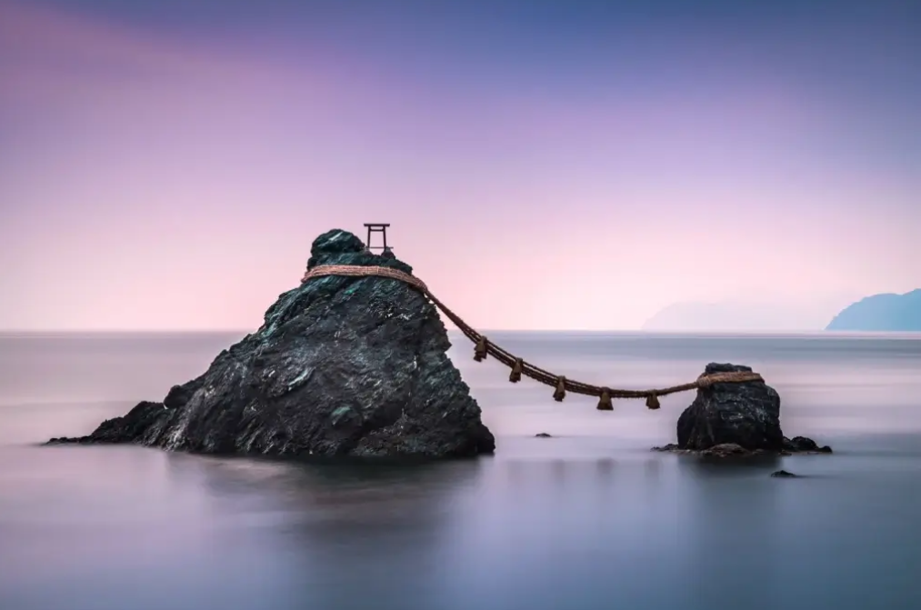 Максимально японский пейзаж, наверху еще и арка