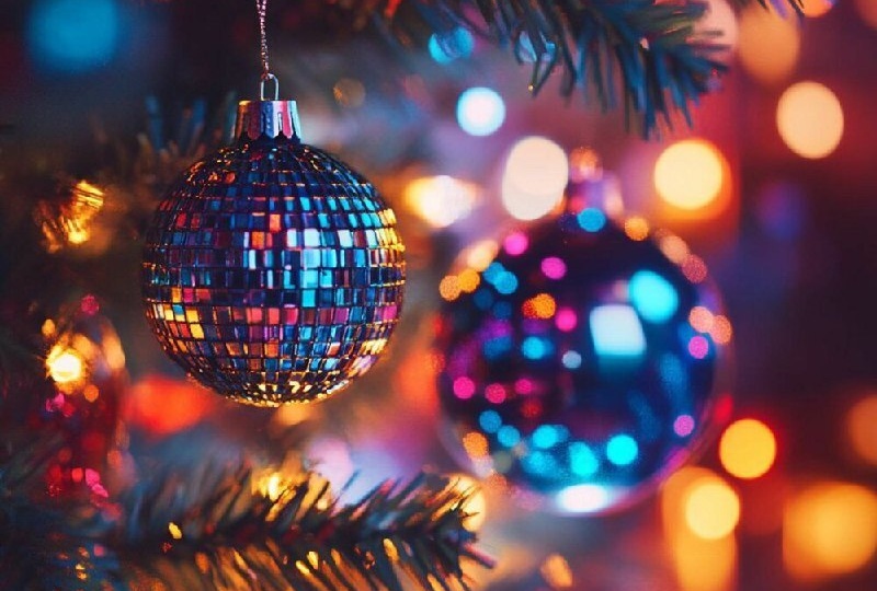 😌🎷Хотите провести Новогодние каникулы с атмосферной музыкой? Подготовили музыкальную подборку, которая подарит вам праздничное настроение