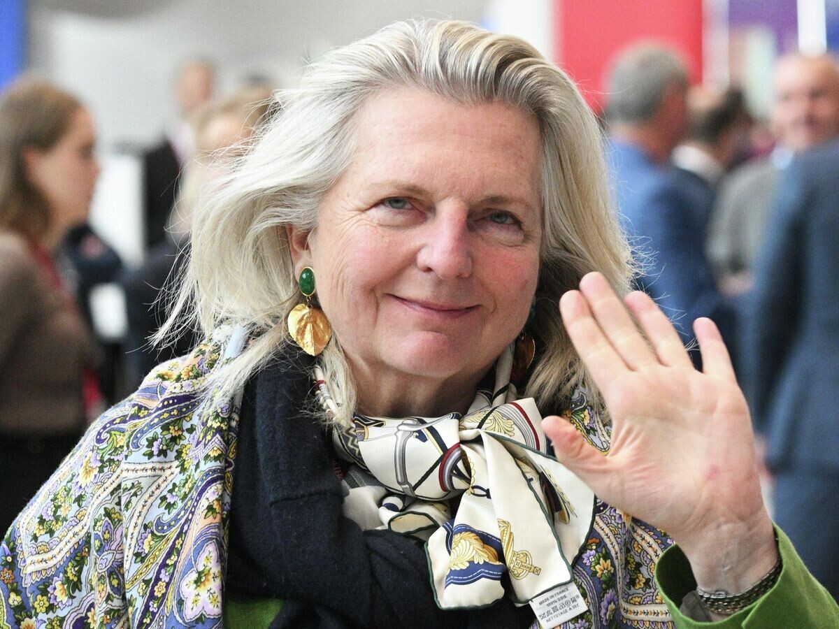    Карин Кнайсль перед началом пленарного заседания ПМЭФ-2025 | © РИА Новости / Илья Питалев