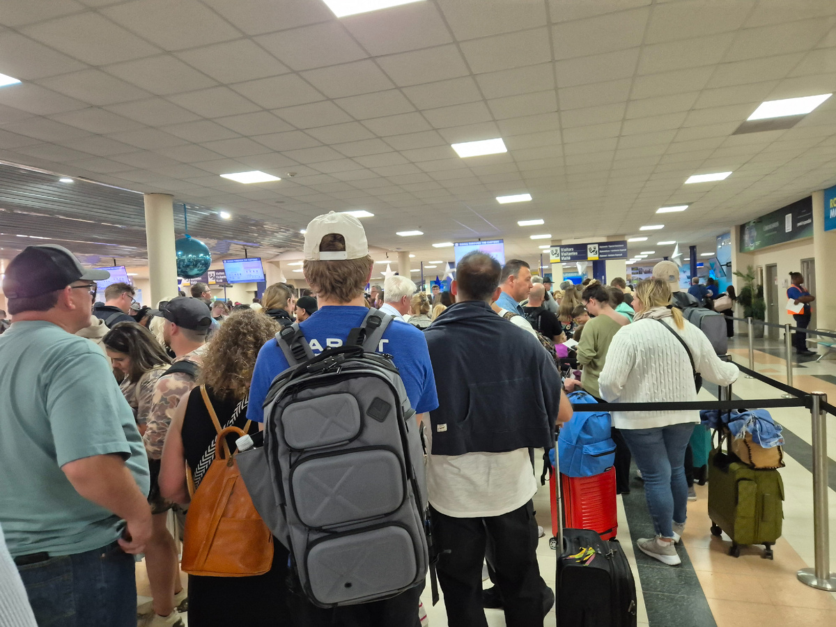 аэропорт Провиденсьялес, Тёркс и Кайкос 