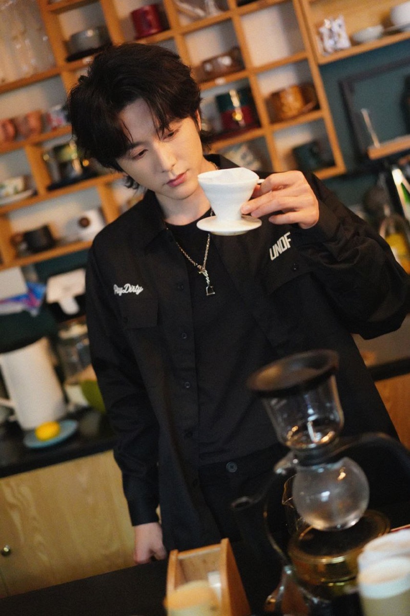 Чжан Синьчэн. Смотрите галерею...