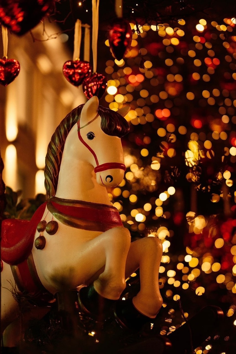 Новогодний декор на Кузнецуом мосту. Москва.