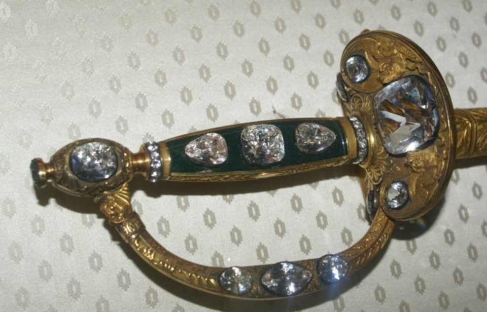 Эфес Золотой шпаги "За храбрость" с бриллиантами.