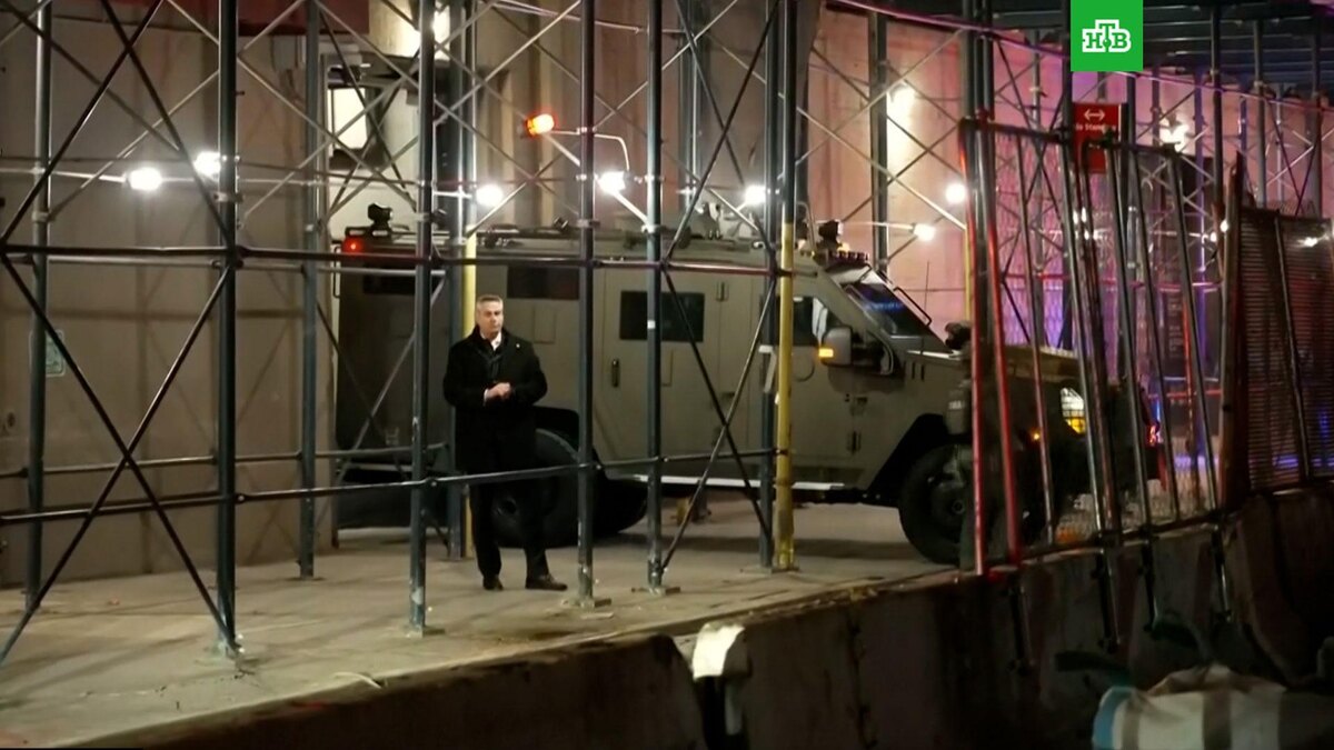    СМИ: Мадуро доставили в антинаркотическое управление в    Нью-Йорке