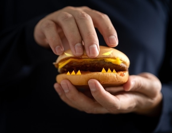 "Тихая глобальная пандемия": домашняя еда сдает под натиском ультрапереработанной, и вот почему это плохо