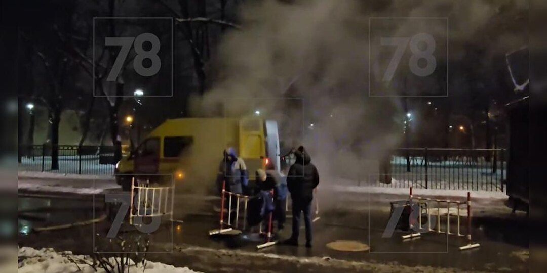 Работы по ремонту трубы на 14-й линии В.О. продолжаются