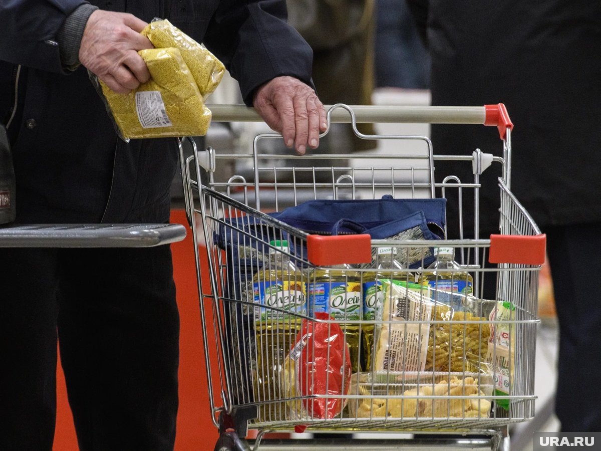     Теперь за минимальный продуктовый набор надо выложить почти на тысячу рублей больше