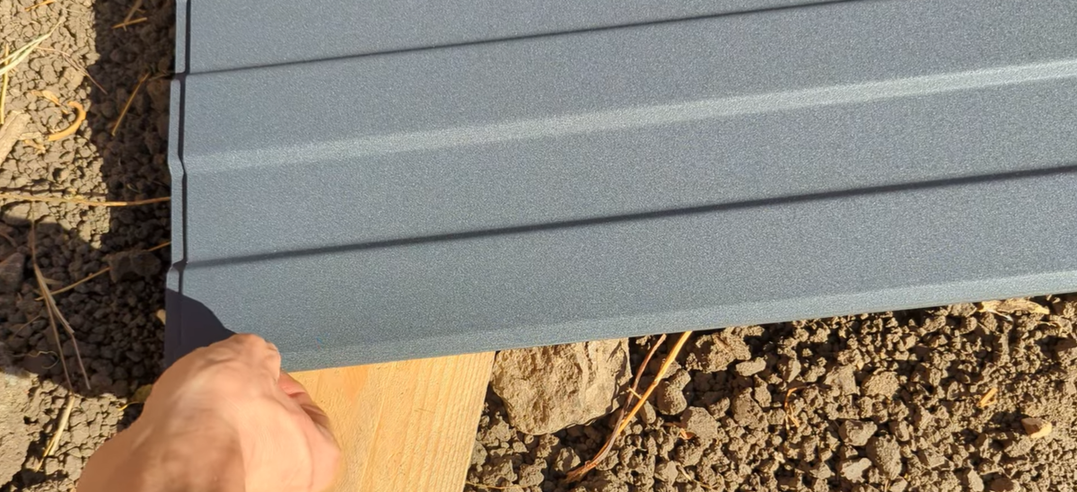 Забор из профнастила с горизонтальной сборкой от деда