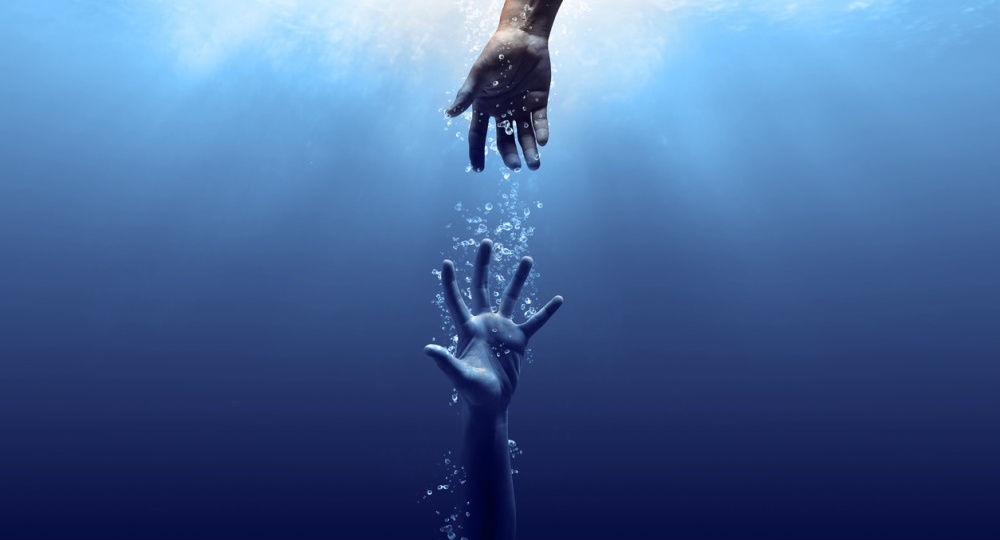 Трагедия на пляже: Девочку унесло в море, следом исчезли еще трое мужчин