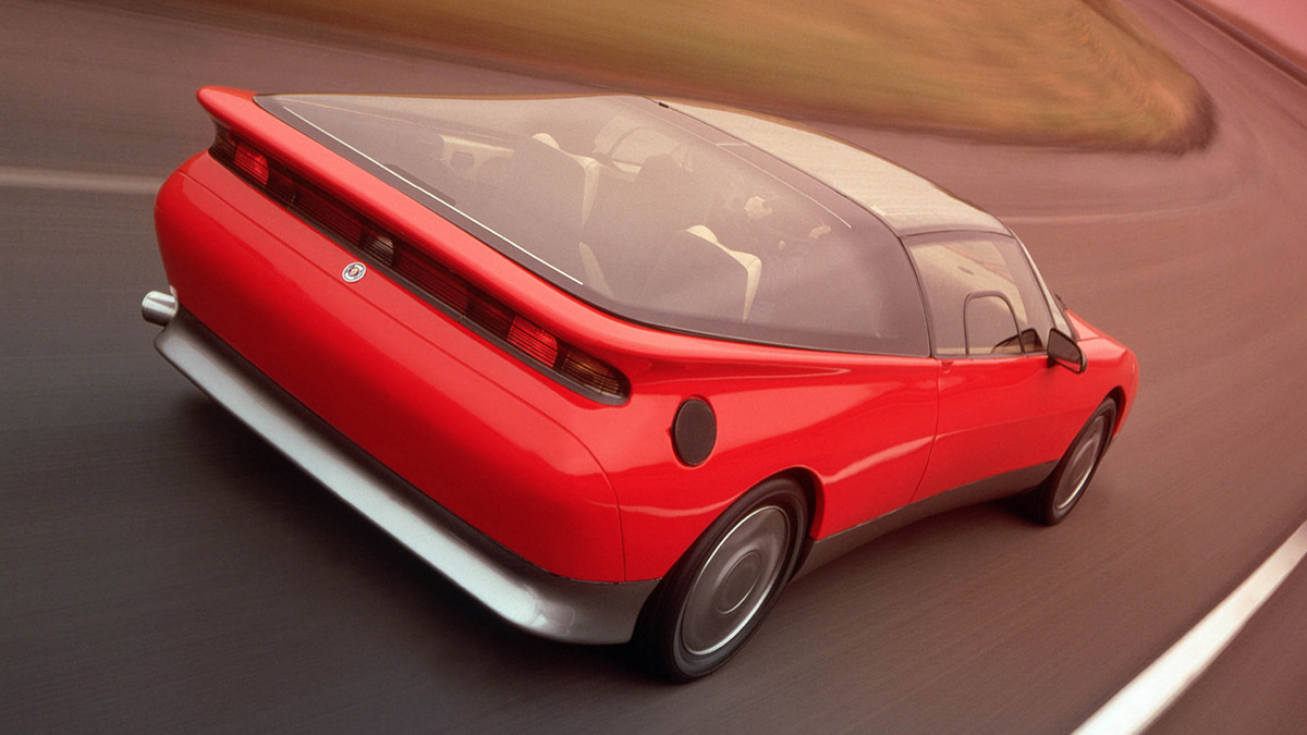 EV-1 имел округлую клиновидную, аэродинамически совершенную форму и огромную площадь остекления