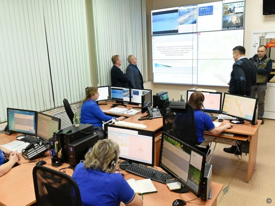    Выездное совещание на базе ЕДДС Барнаула. Источник: Barnaul.org